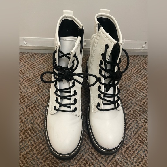 Madden Girl Carra off white Combat boots size 7M - Picture 3 of 13